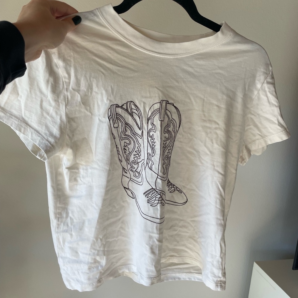Aritzia Sunday Best Baby Tee Shirt Embroidered Cowboy Boots - Stagecoach